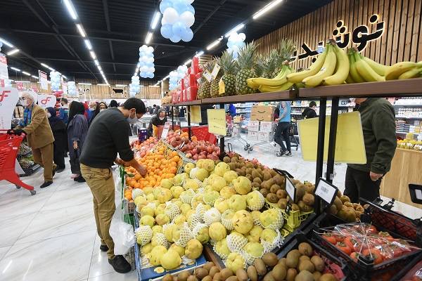 فروش میوه و سبزیجات در فروشگاه هایپرفامیلی