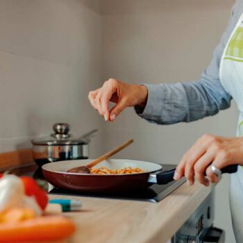 با این روش های ساده، شوری غذا را از بین ببرید