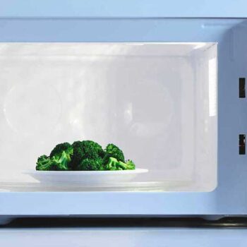 گرم کردن مجدد غذا چه عوارضی دارد؟