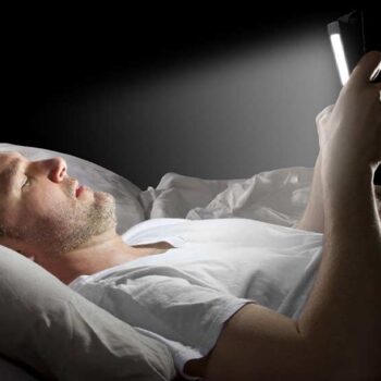 عوارض خطرناک شب بیداری برای بدن انسان