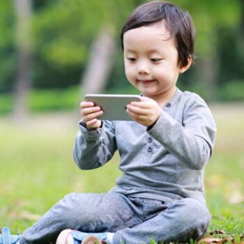 عوارض خطرناک استفاده از موبایل برای کودکان