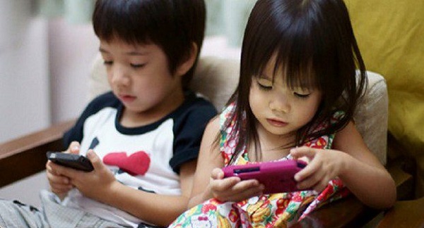 عوارض استفاده از موبایل برای کودکان