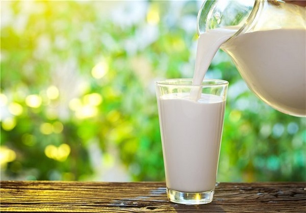 شیر، مواد غذایی مضر برای معده خالی